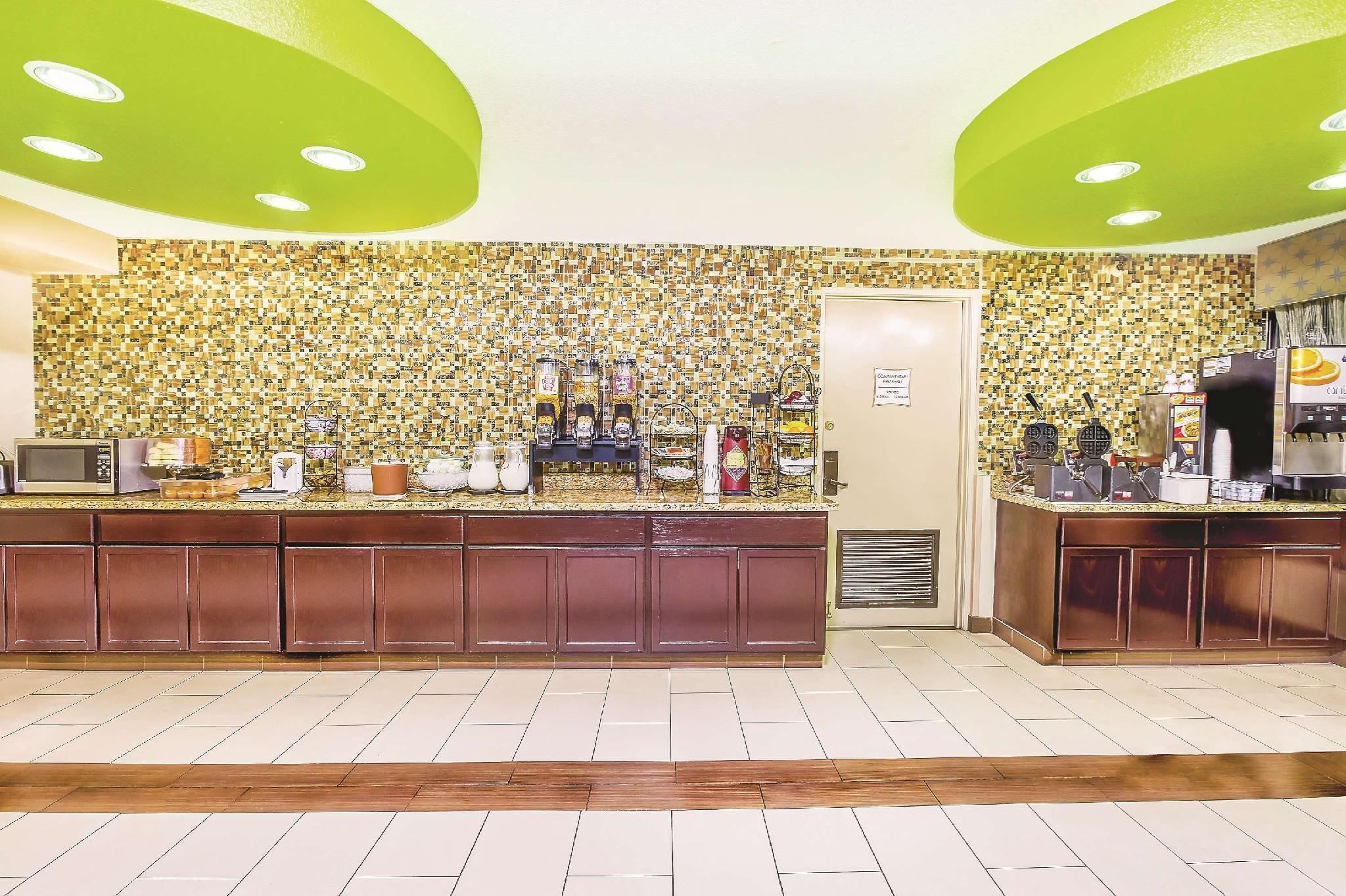 Oakland Airport Arena Hotel Экстерьер фото